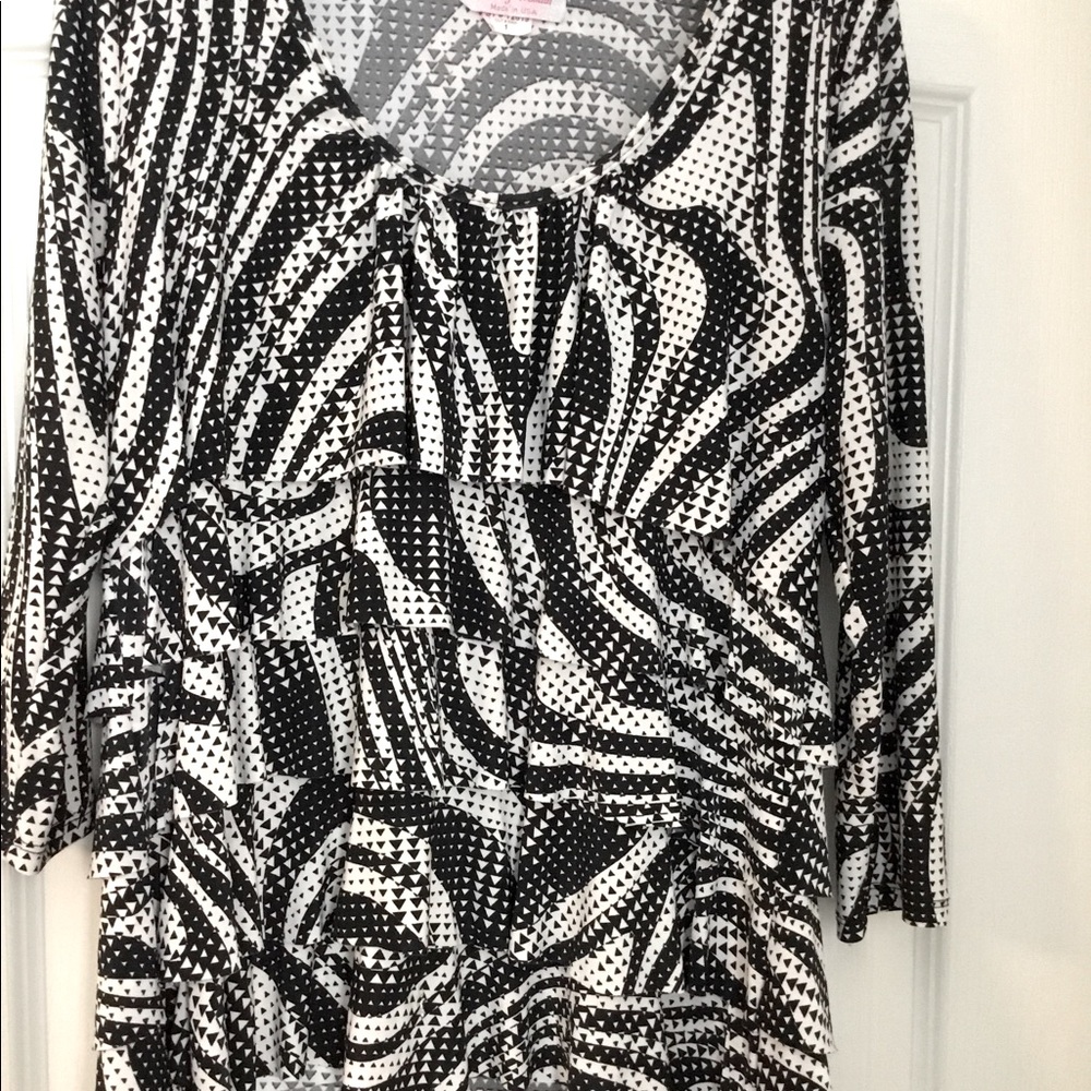 Geometric print top